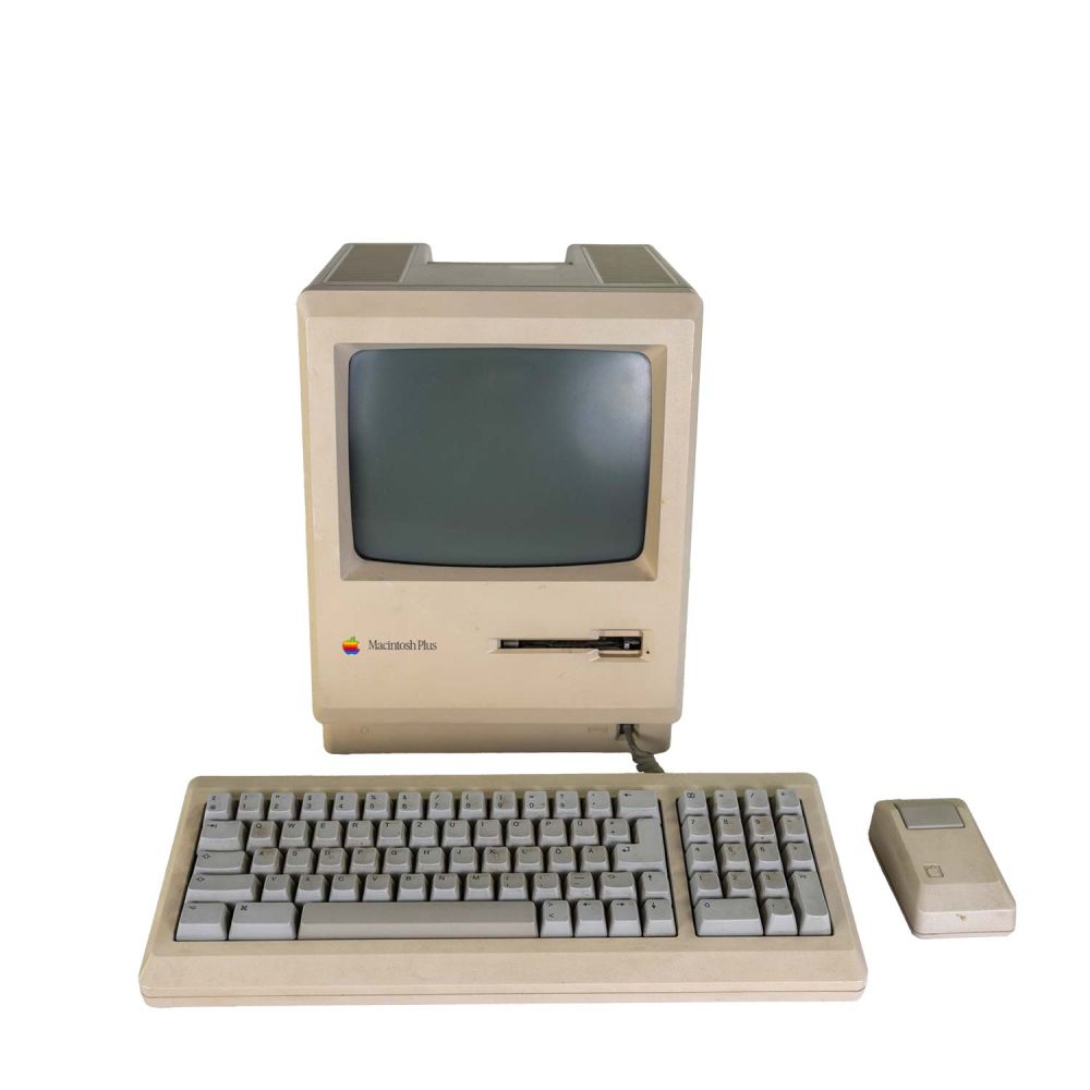 Macintosh Plus mit Tastatur und Maus
