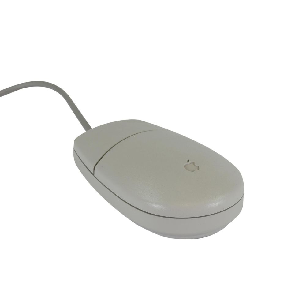 Apple Desktop Bus Mouse II in weiß leicht seitlich