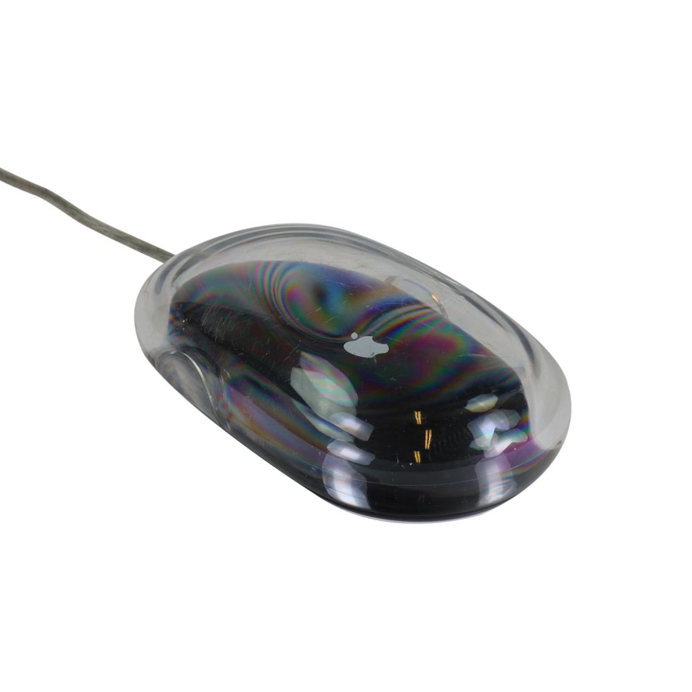 Apple Pro Mouse in transparent und schwarz leicht seitlich nach links