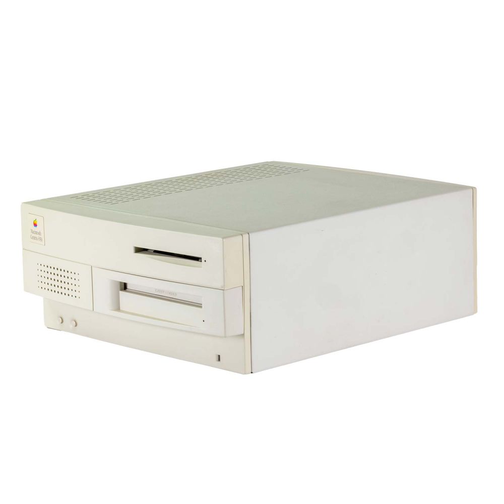 Macintosh Centris 650 schräg von rechts