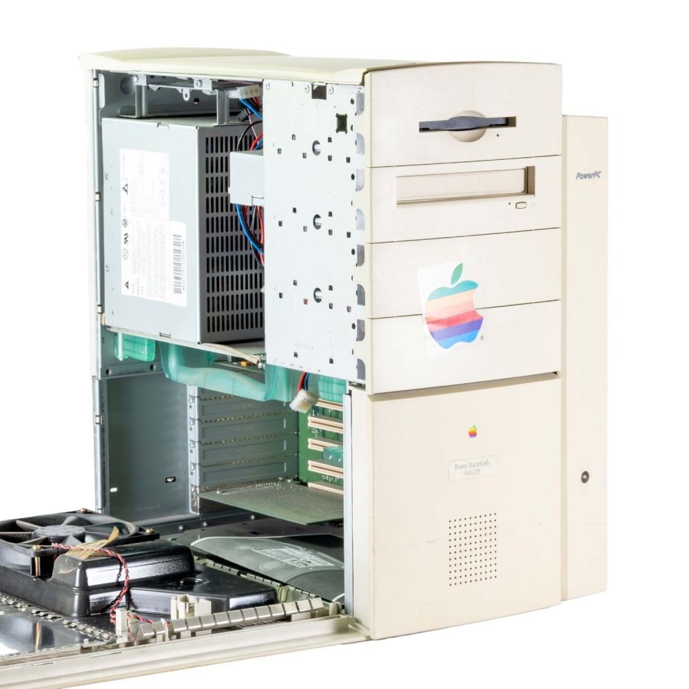 Power Macintosh 9600/233 geöffnet mit Blick ins Innere