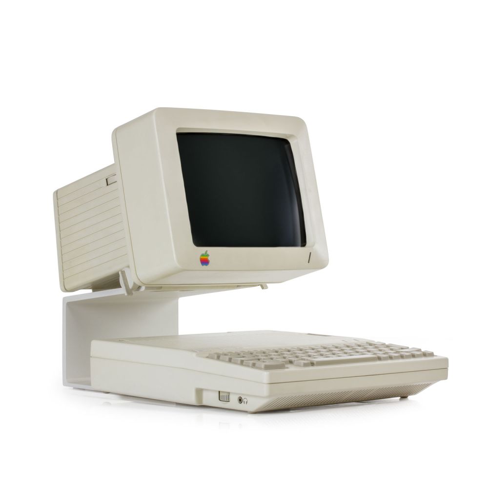 Apple IIc mit Tastatur schräg
