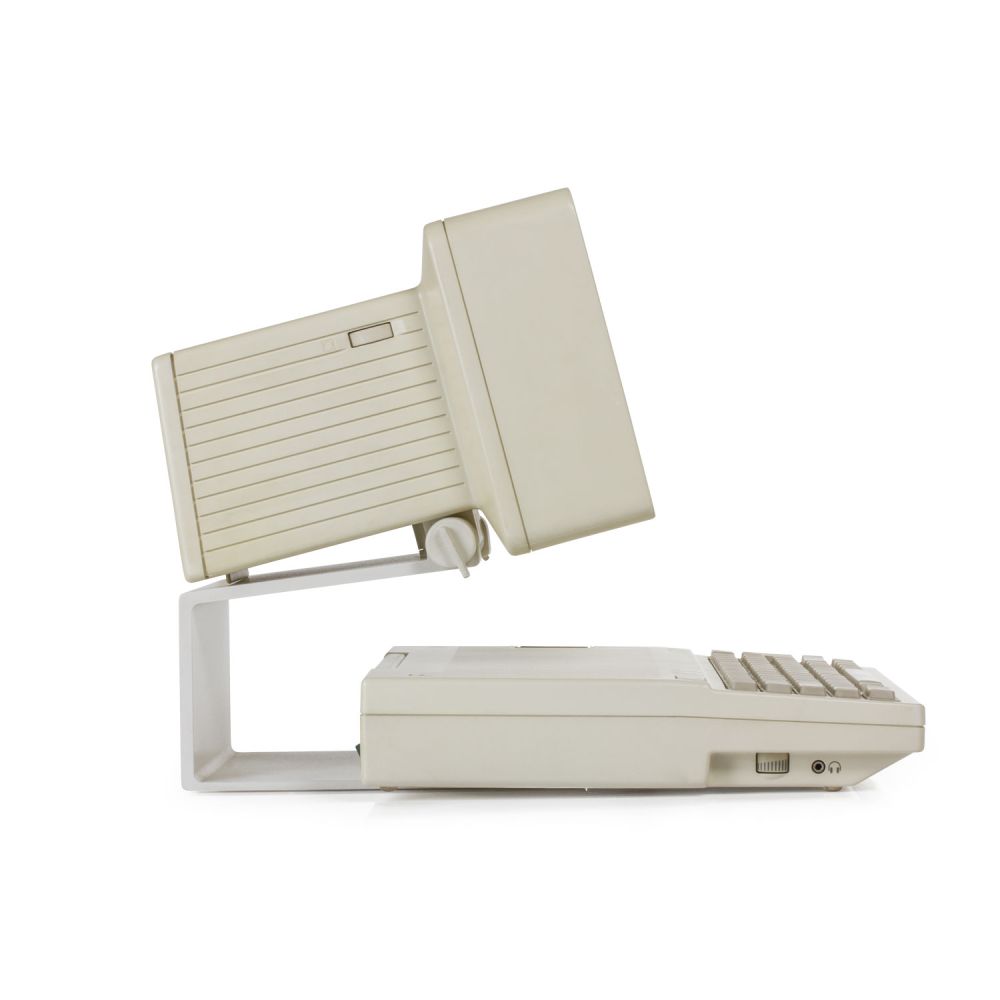 Apple IIc mit Tastatur von der Seite