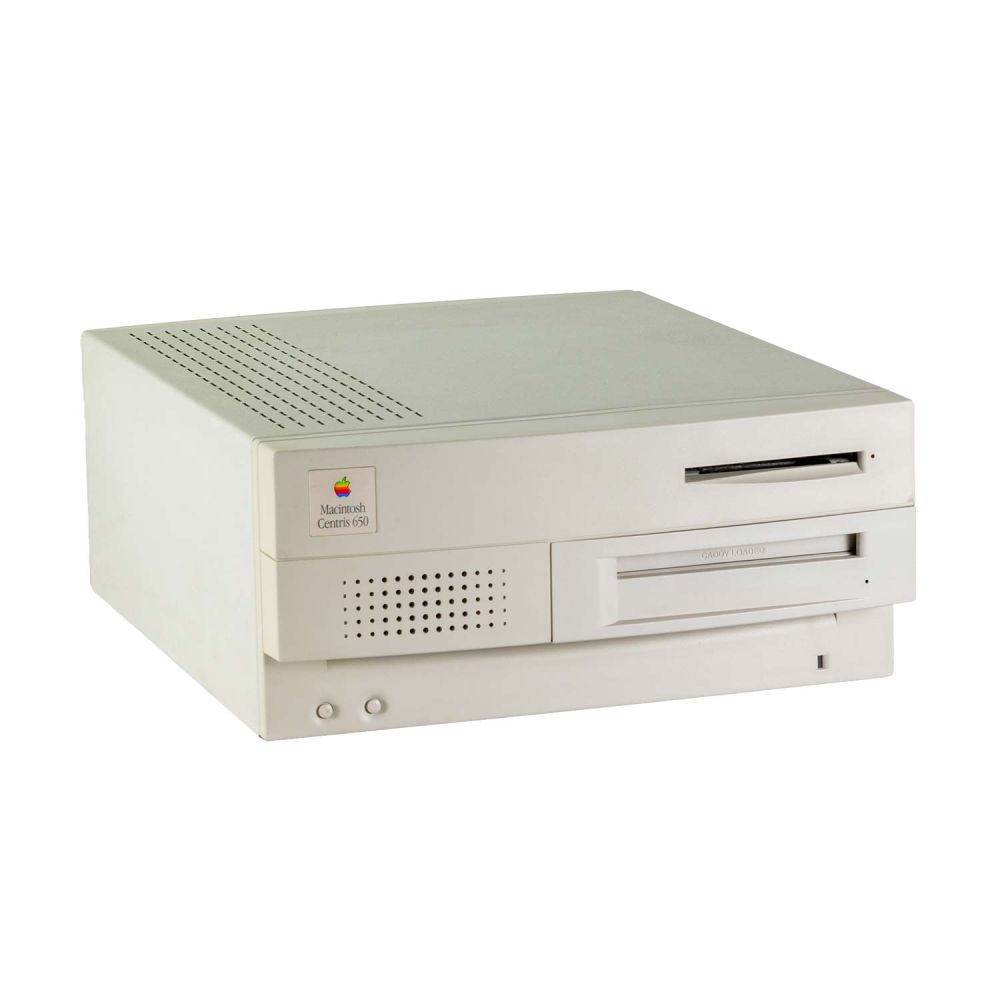 Macintosh Centris 650 schräg von links