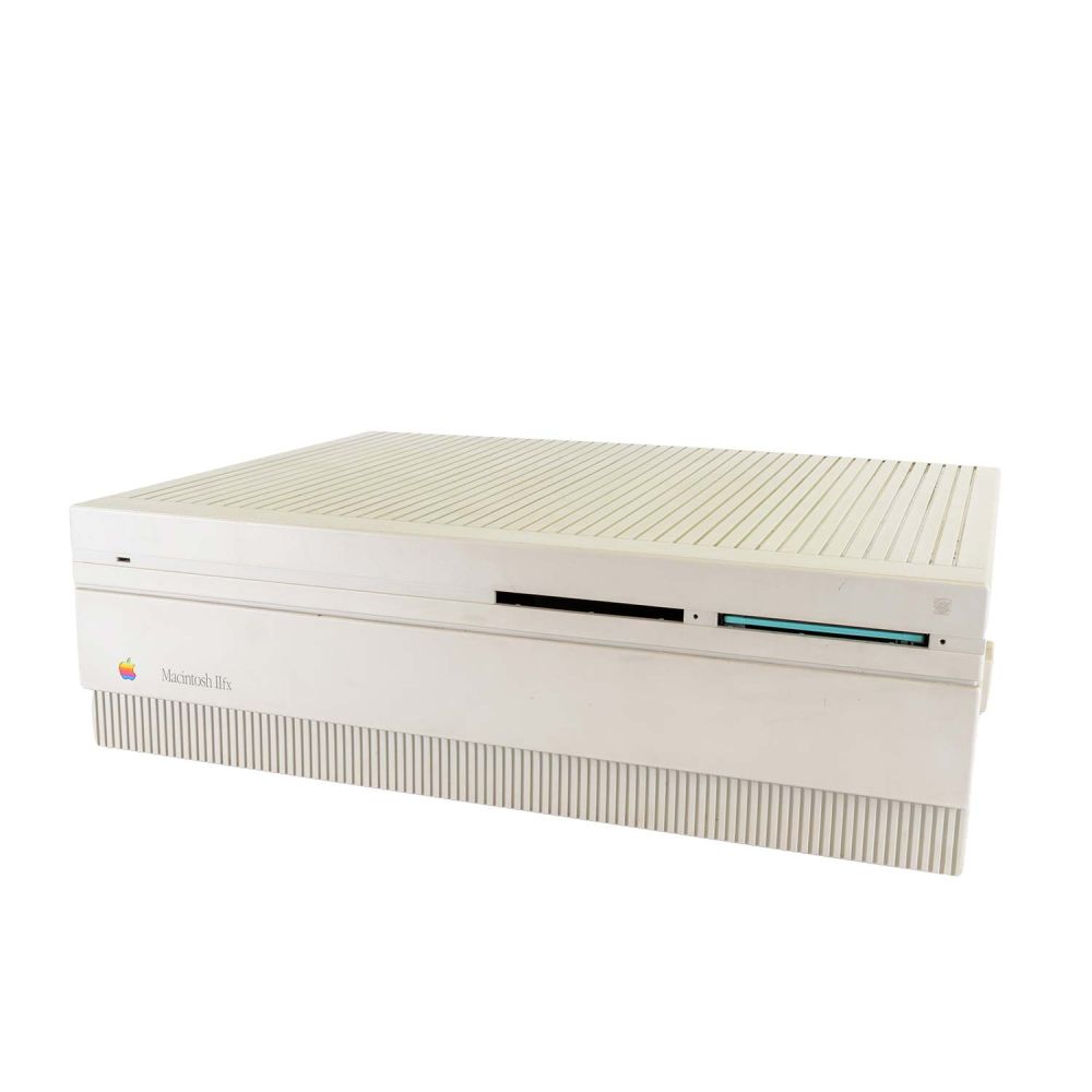 Macintosh IIfx schräg von rechts vorne