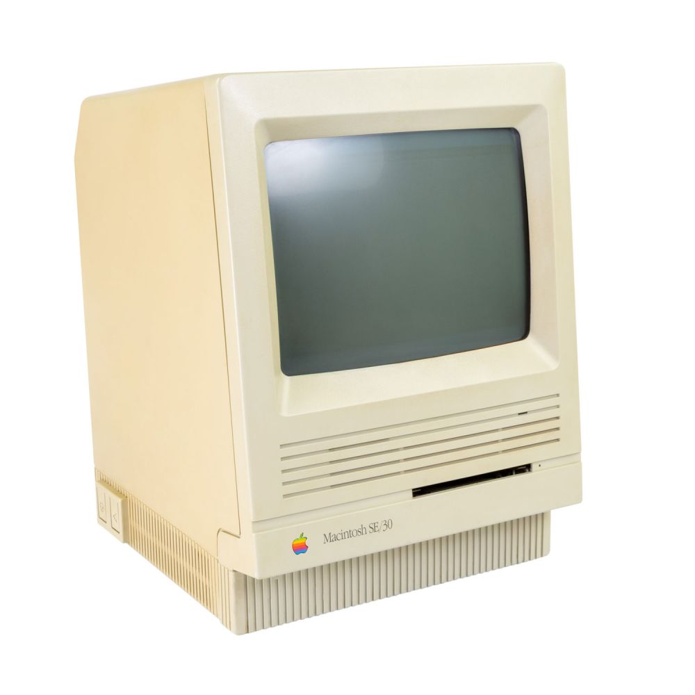 Macintosh SE/30 schräg von der Seite