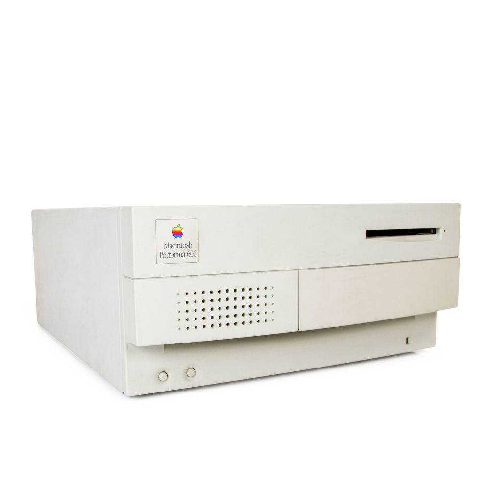 Macintosh Performa 600 schräg