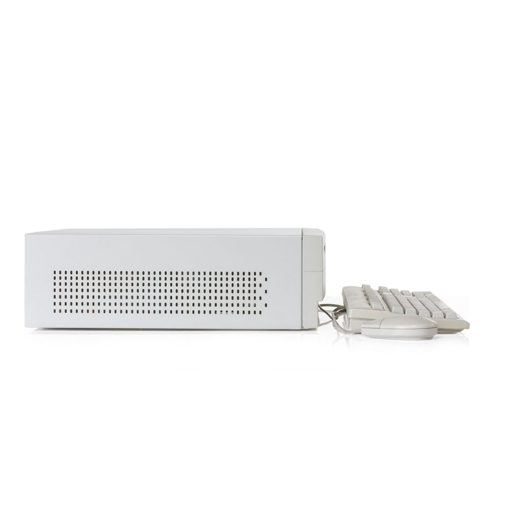 Power Macintosh 4400/200 von der Seite mit Maus und Tastatur