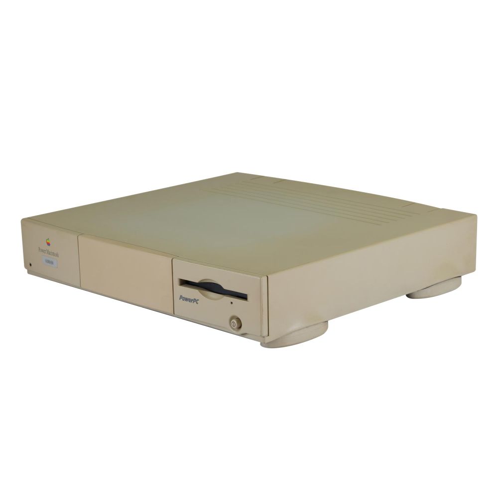 Power Macintosh 6100/60 leicht nach links gedreht