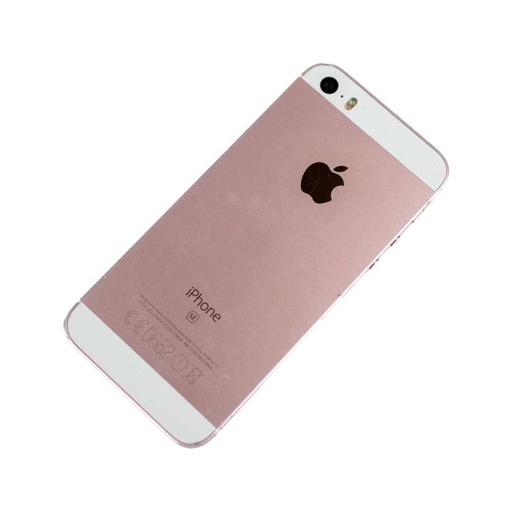 iPhone SE in Roségold leicht gedreht mit der Rückseite zu sehen