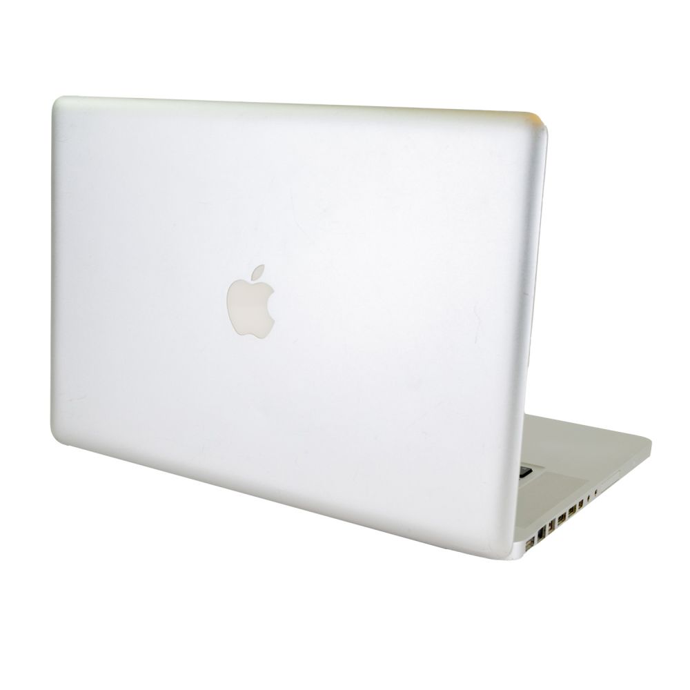 MacBook Pro augeklappt leicht seitlich von hinten in der Farbe silber. Weißer Apfel Logo zu sehen