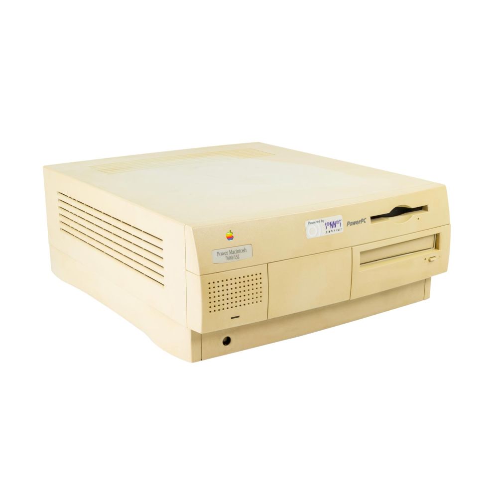 Power Macintosh 7600 leicht seitlich